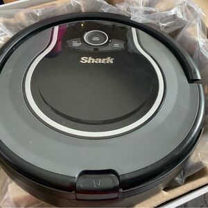 Shark Black Robotic Vacuum Cleaner R75 with App Control Three Brush Head Version